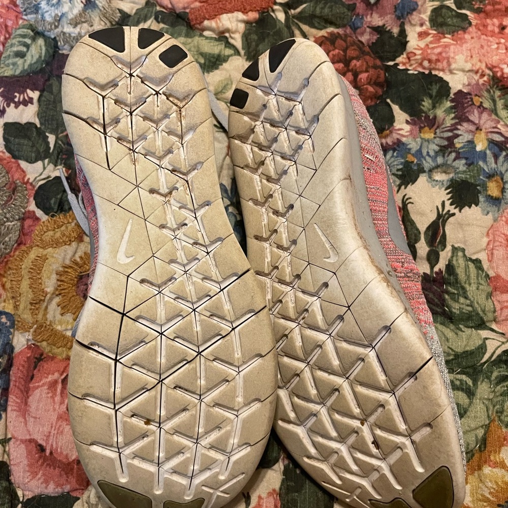Nikes - Picture 3 of 4